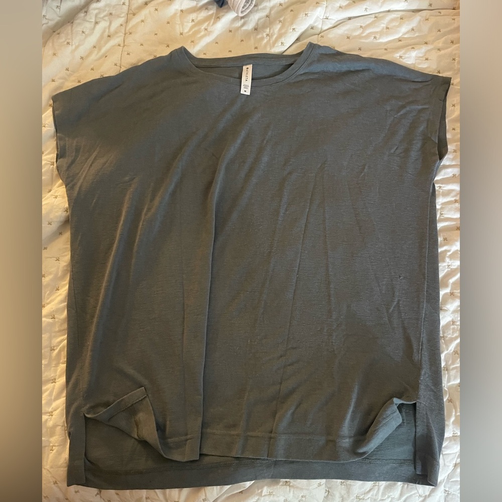 Athleta gray top